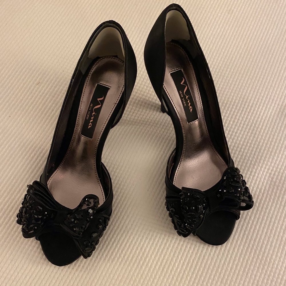 Nina Party Shoes/Black fabric with a beaded and sequenced large bow/size 7
